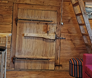 Uneallika saunaga puhkemaja vana uks kodalukuga