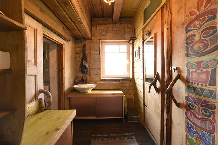 Lättekoja vaheruum sauna ja WC ustega
